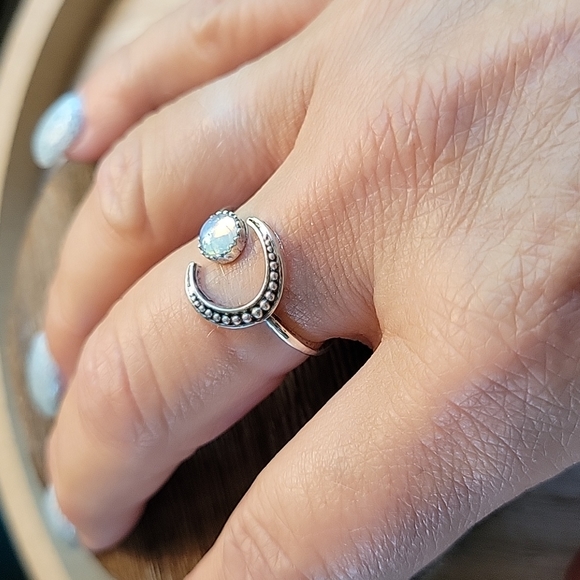 💥RESTOCKED💥Crescent Moonstone 925 Silver Dainty Ring - Picture 2 of 6